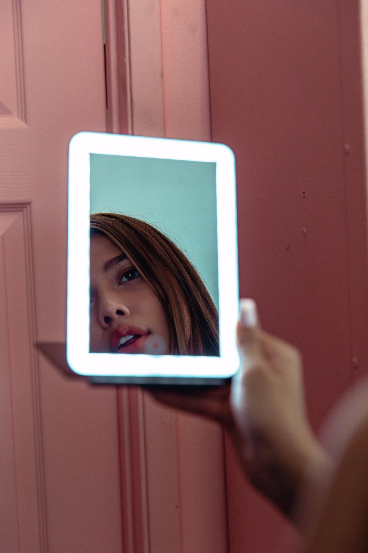 Resale The Light-Up Travel Mirror in Black - Image 7