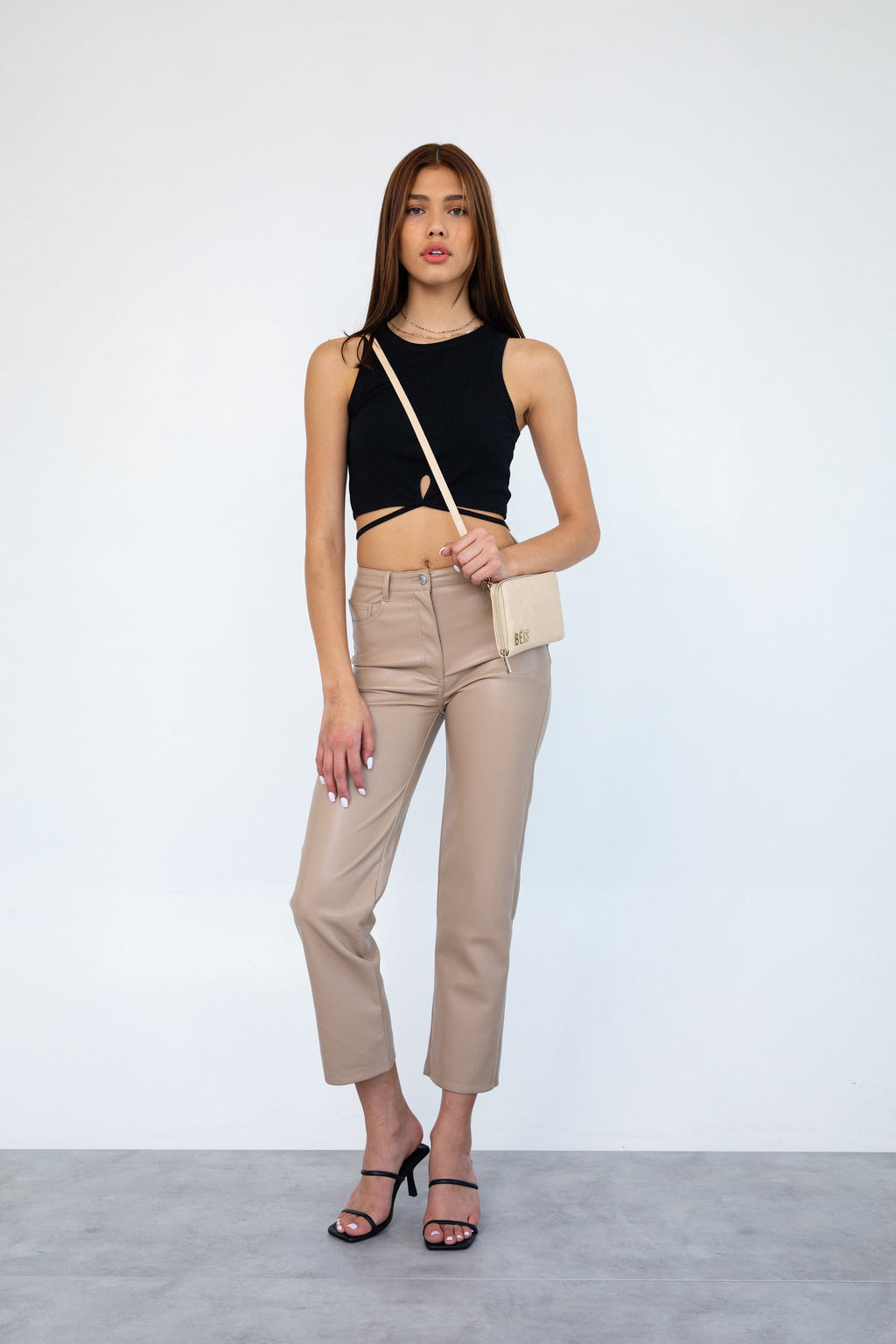 Resale The Travel Wallet in Beige - Image 2