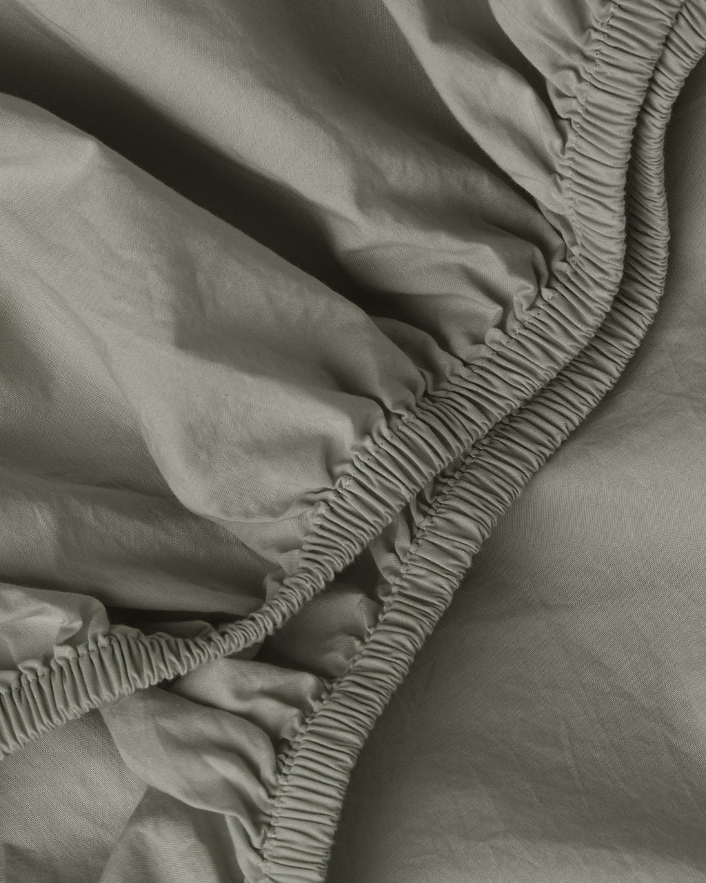 Percale Fitted Sheet (Moss) - Image 3