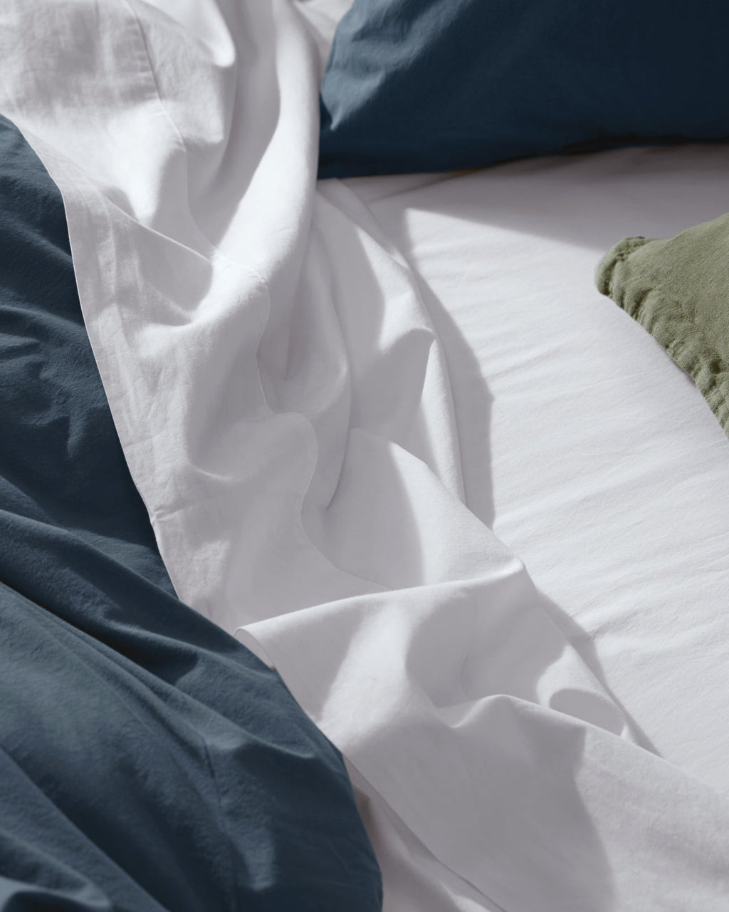 Percale Fitted Sheet (White) - Image 2