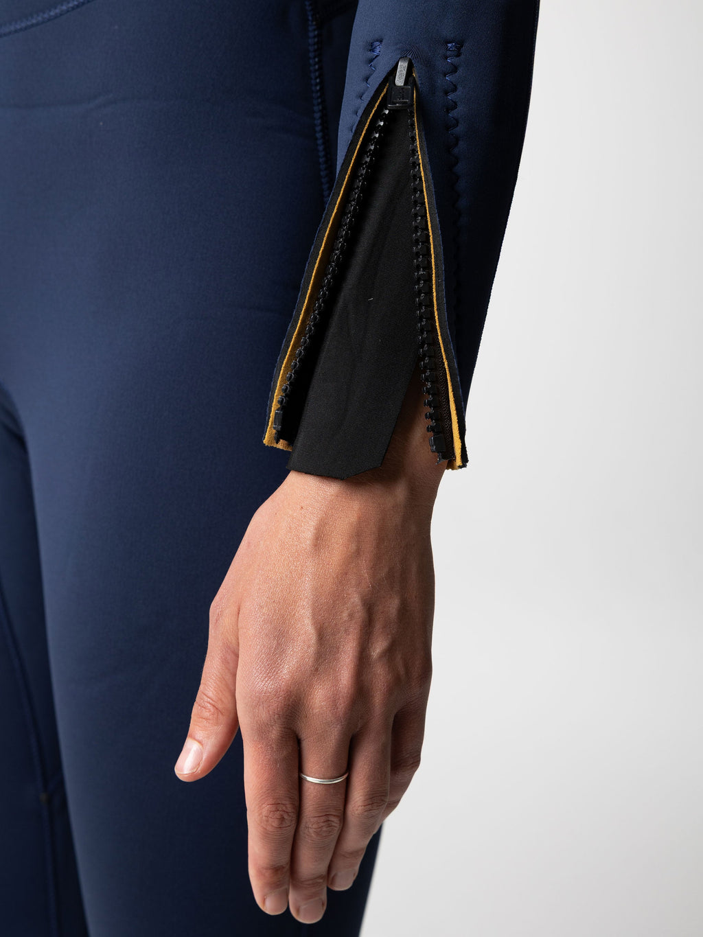 Women's Nieuwland 3mm Yulex® Back Zip Adapted Wetsuit - Image 4